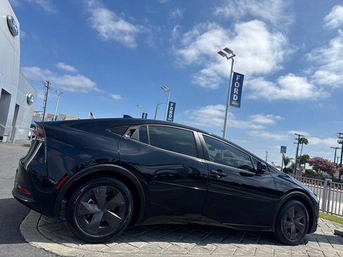 Used 2023 Toyota Prius LE FWD image 2