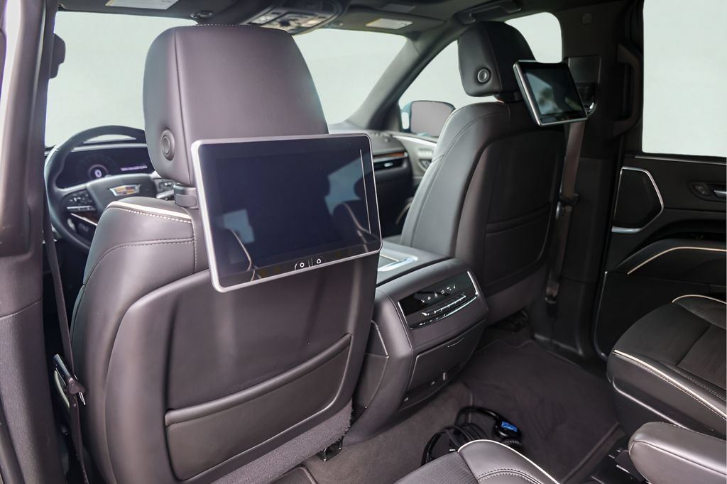 Used 2024 Cadillac Escalade Premium Luxury AWD/4WD image 30