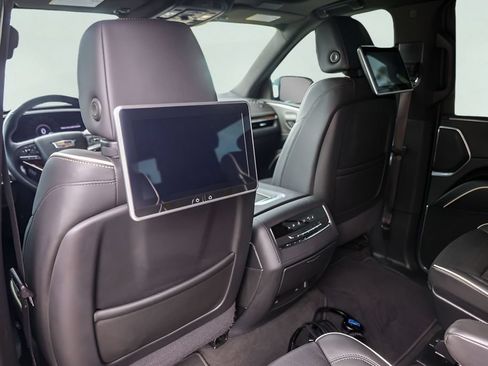 Used 2024 Cadillac Escalade Premium Luxury AWD/4WD image 30