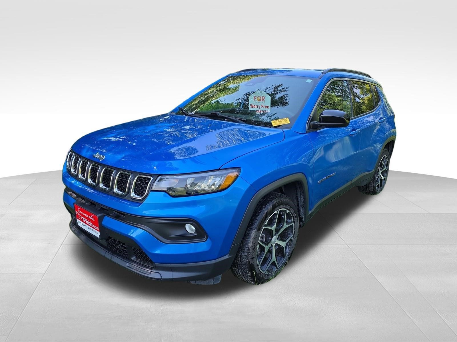 Used 2024 Jeep Compass Latitude AWD/4WD image 1
