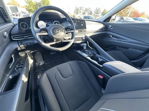 Certified 2025 Hyundai Elantra SEL w/ Cargo Package image 13