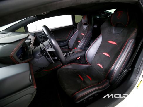 Used 2022 Lamborghini Huracan EVO RWD image 11