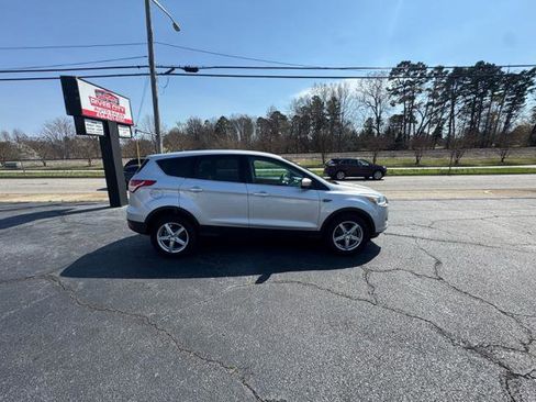 Used 2014 Ford Escape SE image 2