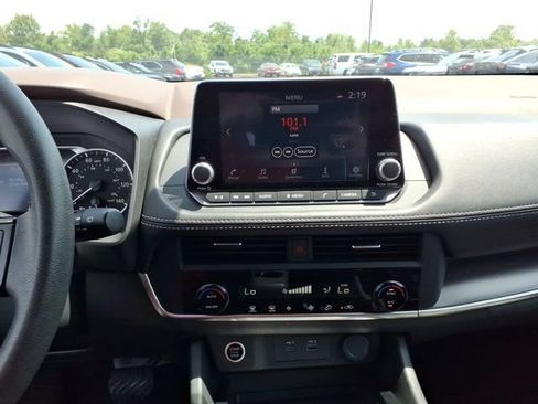 Used 2023 Nissan Rogue SV AWD/4WD image 10