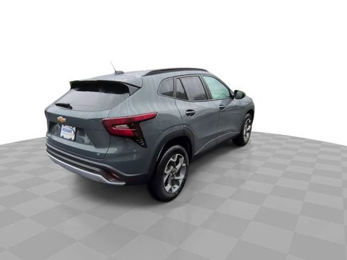 Used 2025 Chevrolet Trax LT image 8