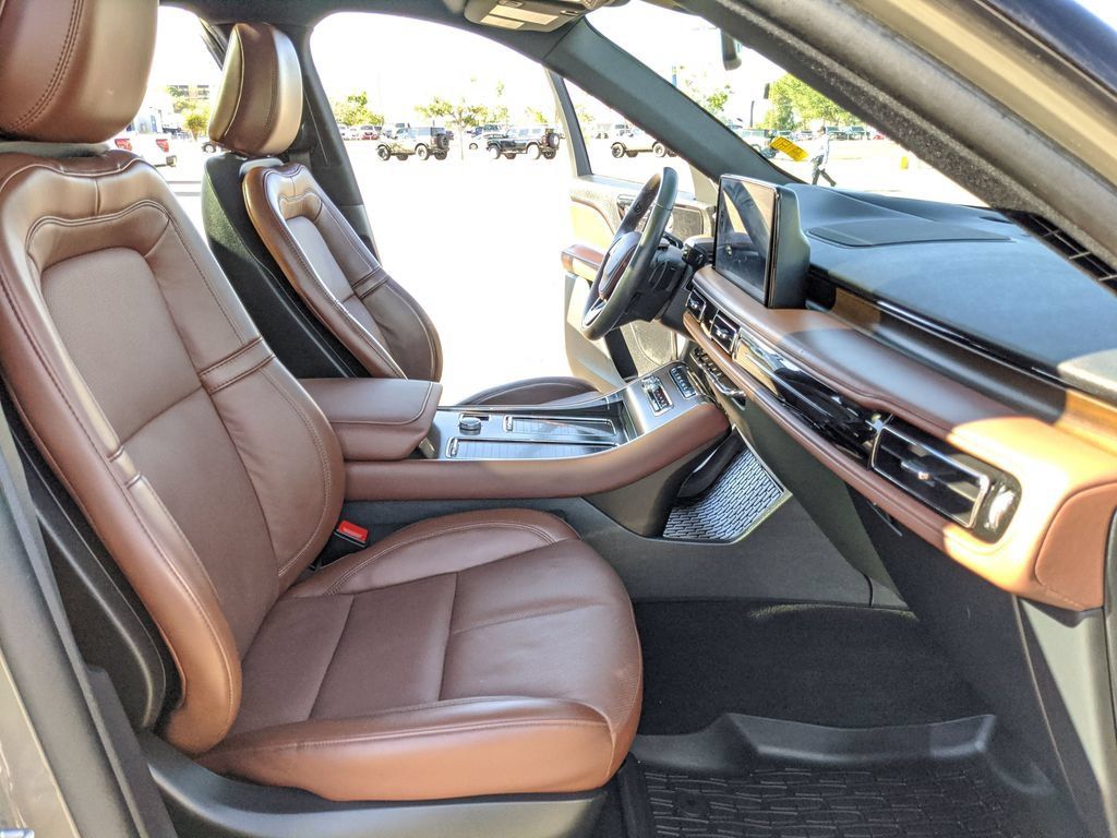 Used 2025 Lincoln Aviator Reserve AWD/4WD image 22