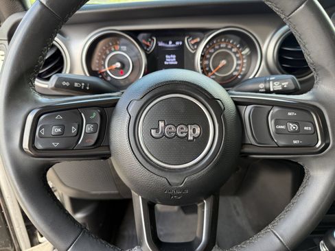 Used 2023 Jeep Gladiator Sport AWD/4WD image 35