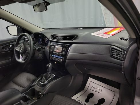 Used 2017 Nissan Rogue SV image 26