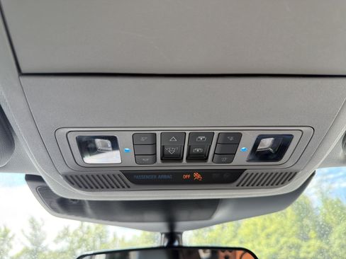 Used 2023 Ford Explorer XLT w/ Equipment Group 202A AWD/4WD image 23