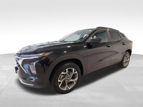 Used 2025 Chevrolet Trax LT FWD image 8