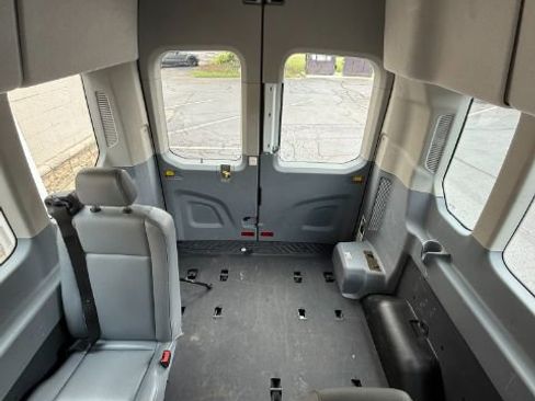 Used 2018 Ford Transit 350 XL image 19