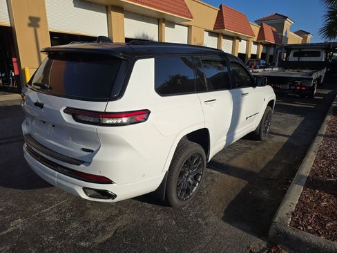 Used 2025 Jeep Grand Cherokee L Summit AWD/4WD image 3