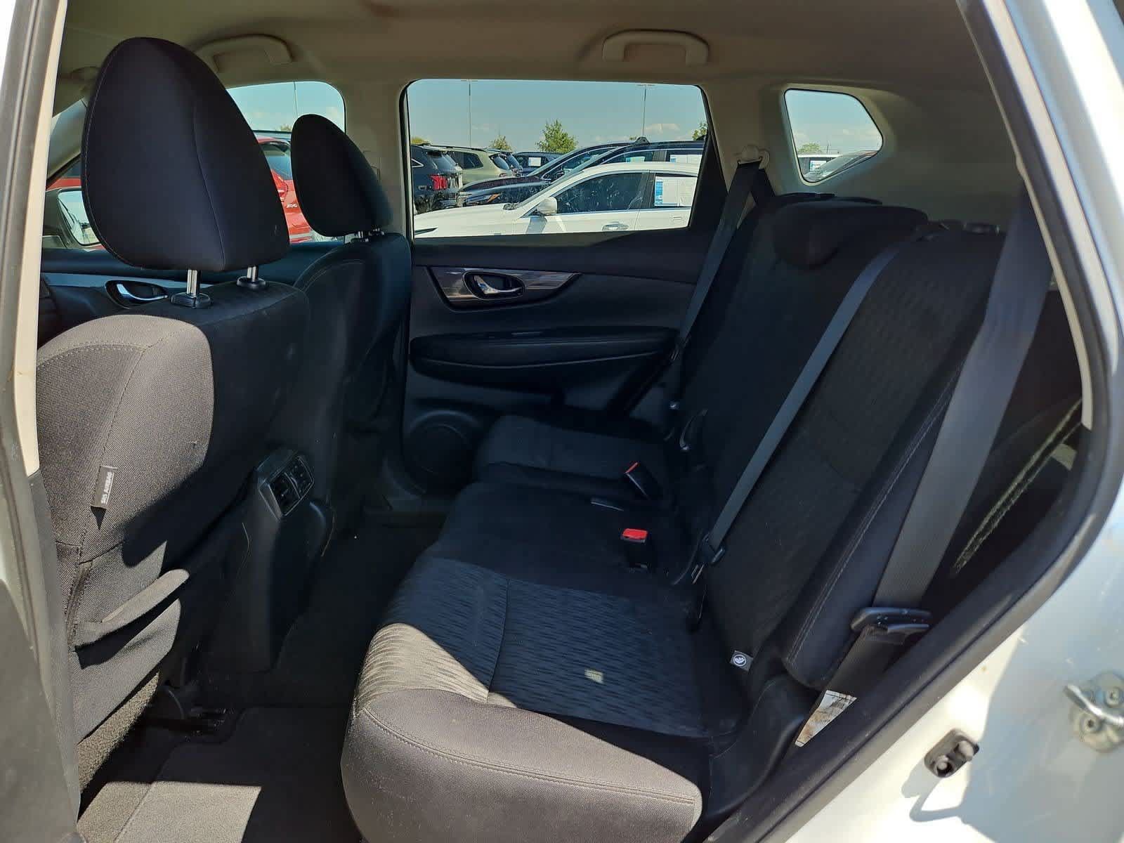 Used 2018 Nissan Rogue SV FWD image 18