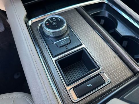 Used 2023 Ford Expedition Limited image 13