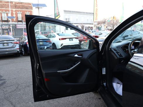 Used 2012 Ford Focus SEL image 9