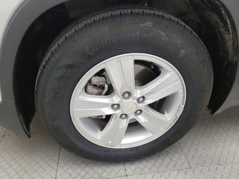 Used 2022 Chevrolet Trax LS w/ Tint and Cruise Package FWD image 31