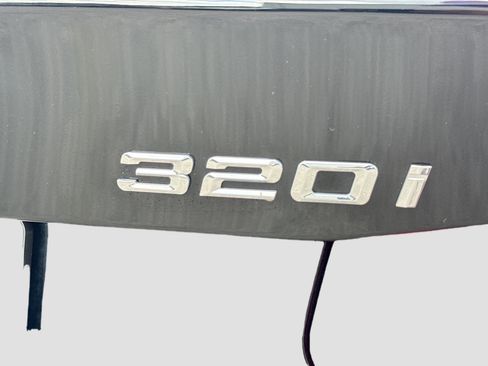 Used 2018 BMW 320i Sedan RWD image 11