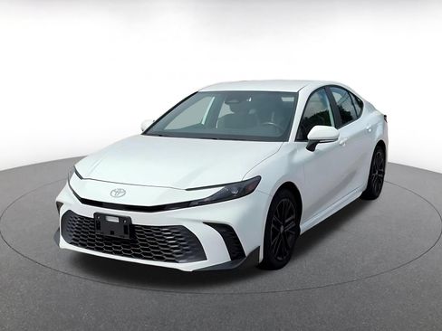 Used 2026 Toyota Camry SE FWD image 5