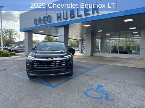 Used 2025 Chevrolet Equinox LT AWD/4WD image 2