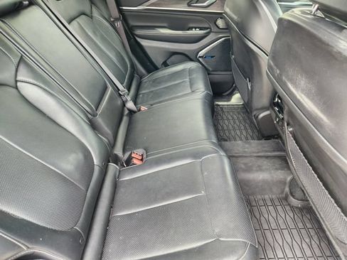 Used 2022 Jeep Grand Cherokee Overland w/ Luxury Tech Group IV AWD/4WD image 31