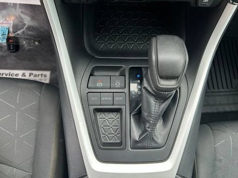Used 2021 Toyota RAV4 XLE FWD image 22