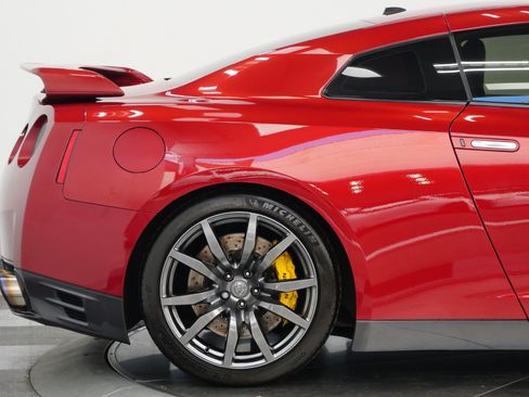Used 2015 Nissan GT-R Premium AWD/4WD image 49