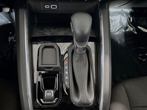 Used 2024 GMC Canyon Elevation w/ Convenience Package image 12