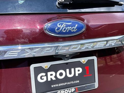 Used 2018 Ford Explorer XLT w/ Equipment Group 201A AWD/4WD image 31