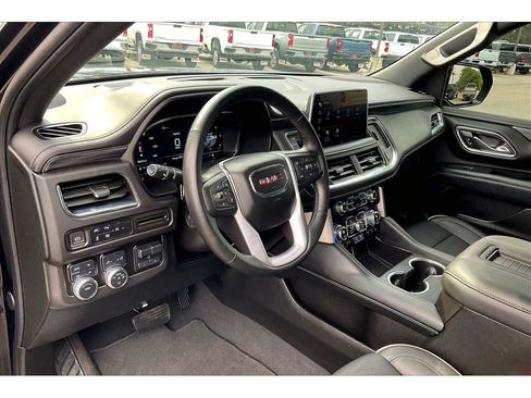 Used 2023 GMC Yukon SLT w/ SLT Premium Package AWD/4WD image 16