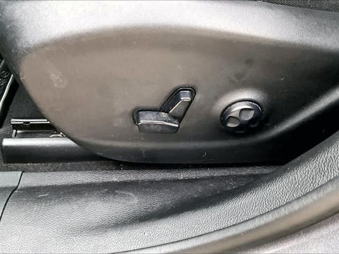 Used 2019 Jeep Cherokee Latitude Plus FWD image 31