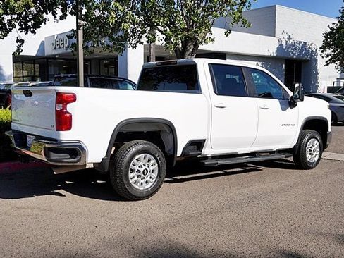 Used 2025 Chevrolet Silverado 2500 LT w/ Convenience Package AWD/4WD image 4