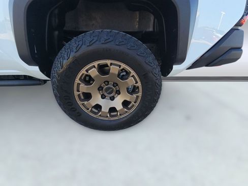 Used 2025 Toyota Tacoma 4x4 Double Cab Hybrid image 29