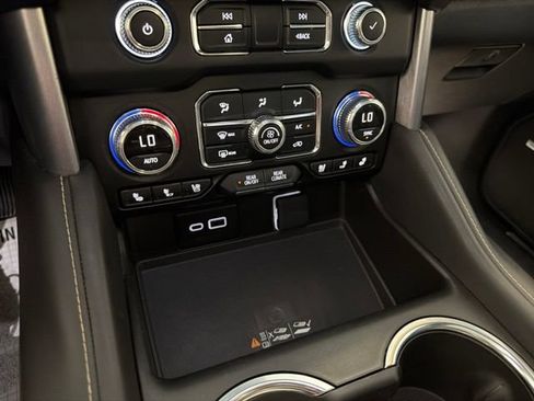 Used 2024 GMC Yukon XL SLT w/ SLT Luxury Package AWD/4WD image 34