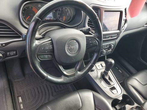 Used 2020 Jeep Cherokee Trailhawk w/ Cold Weather Group AWD/4WD image 12
