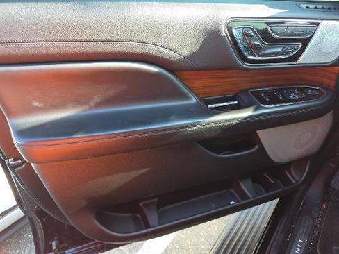 Used 2019 Lincoln Navigator Reserve image 10
