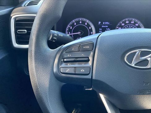 Used 2021 Hyundai Venue SE FWD image 24