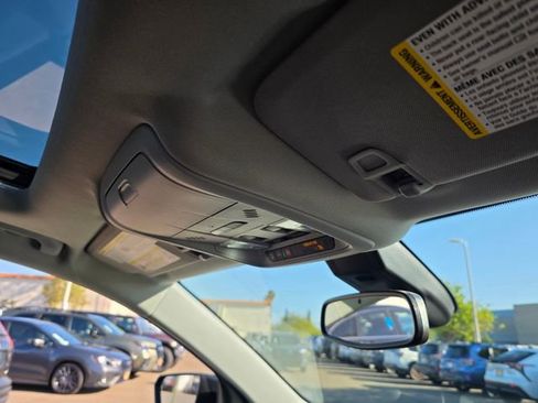 Used 2023 Chevrolet Equinox Premier image 12