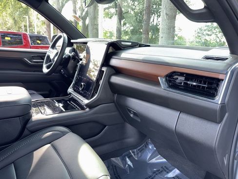 Used 2025 GMC Yukon XL Denali AWD/4WD image 22