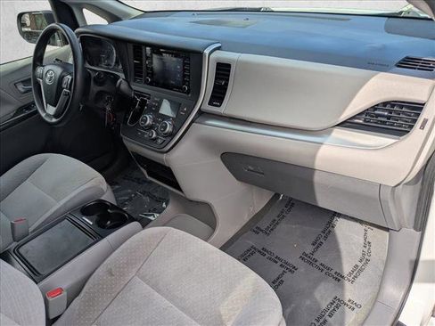 Used 2020 Toyota Sienna LE w/ Protection Package AWD/4WD image 19