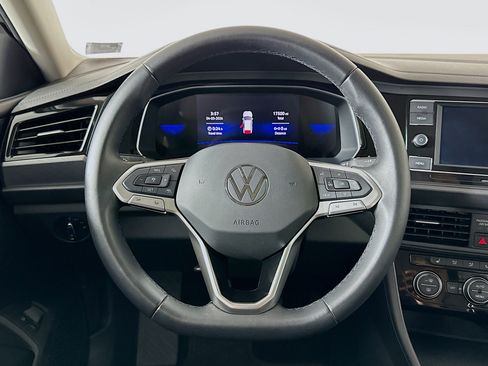 Used 2024 Volkswagen Jetta SE image 18