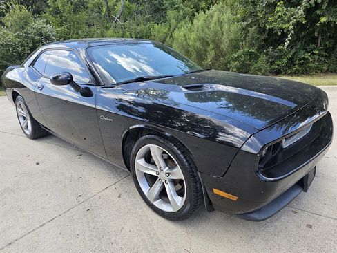 Used 2012 Dodge Challenger SXT image 4
