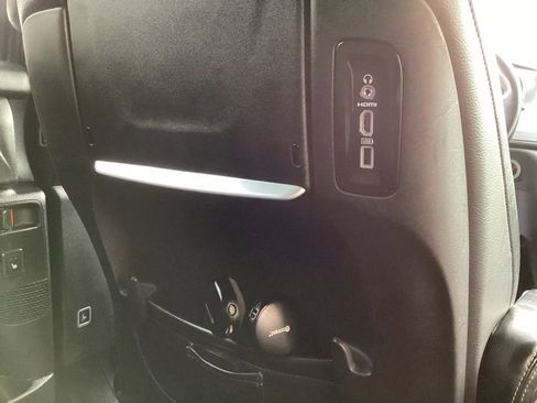 Used 2021 Chrysler Pacifica Touring-L w/ Uconnect Theater Family Group image 19