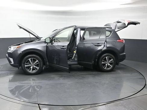 Used 2018 Toyota RAV4 XLE AWD/4WD image 46