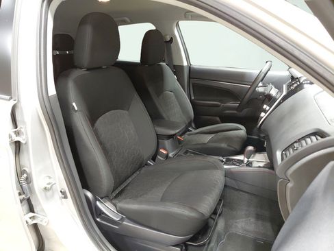Used 2025 Mitsubishi Outlander Sport LE AWD/4WD image 16