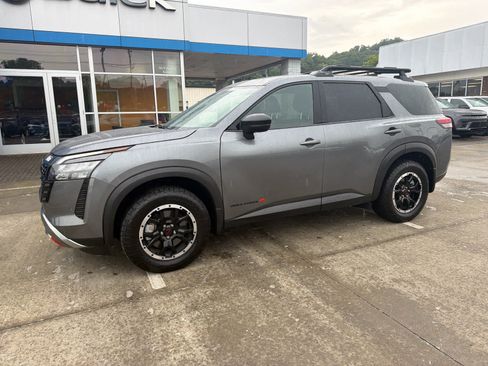 Used 2026 Nissan Pathfinder Rock Creek w/ Rock Creek Premium Package AWD/4WD image 2