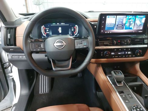 New 2026 Nissan Pathfinder Platinum AWD/4WD image 17