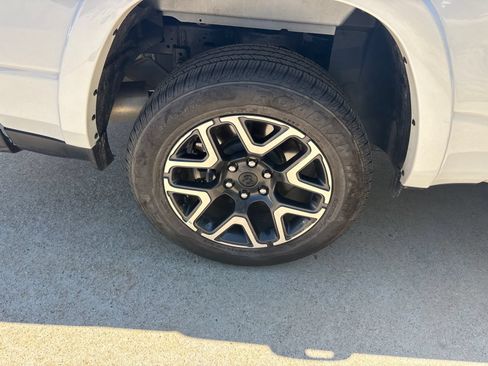 Used 2026 RAM 1500 Laramie AWD/4WD image 17