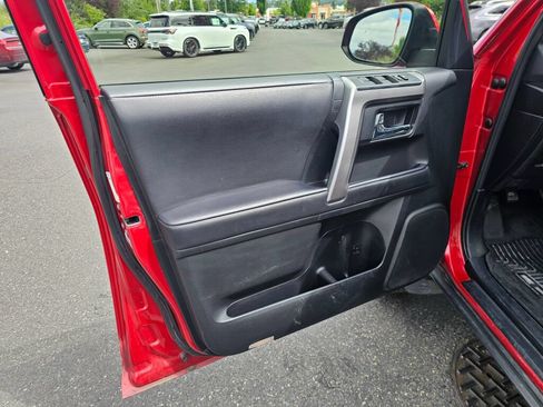 Used 2022 Toyota 4Runner SR5 AWD/4WD image 24