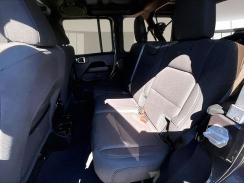 Used 2020 Jeep Wrangler Unlimited Sahara image 22