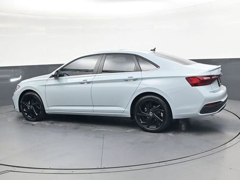 Used 2025 Volkswagen Jetta SE image 6